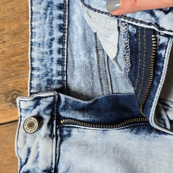 KanCan High Rise Shorts - Picture 4 of 6